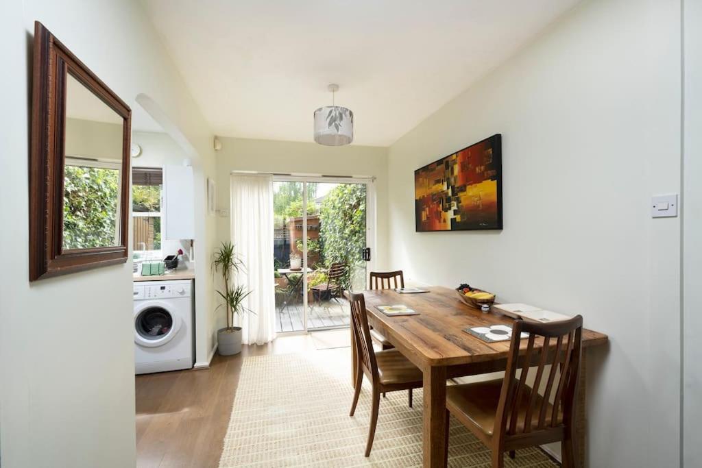 Victoria Park 2 Bedroom House W/ Garden & Parking London Exteriör bild