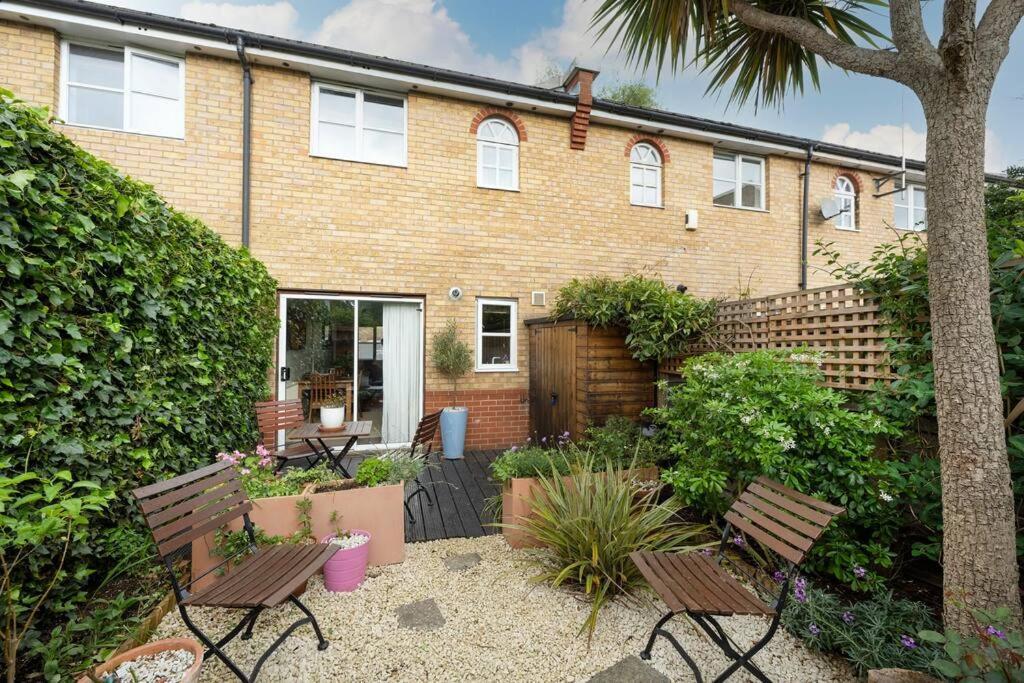 Victoria Park 2 Bedroom House W/ Garden & Parking London Exteriör bild